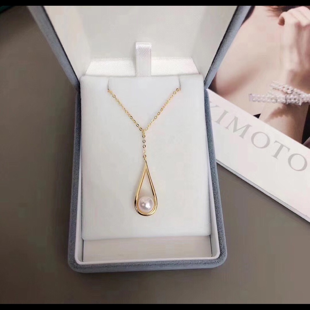 New pearl necklace